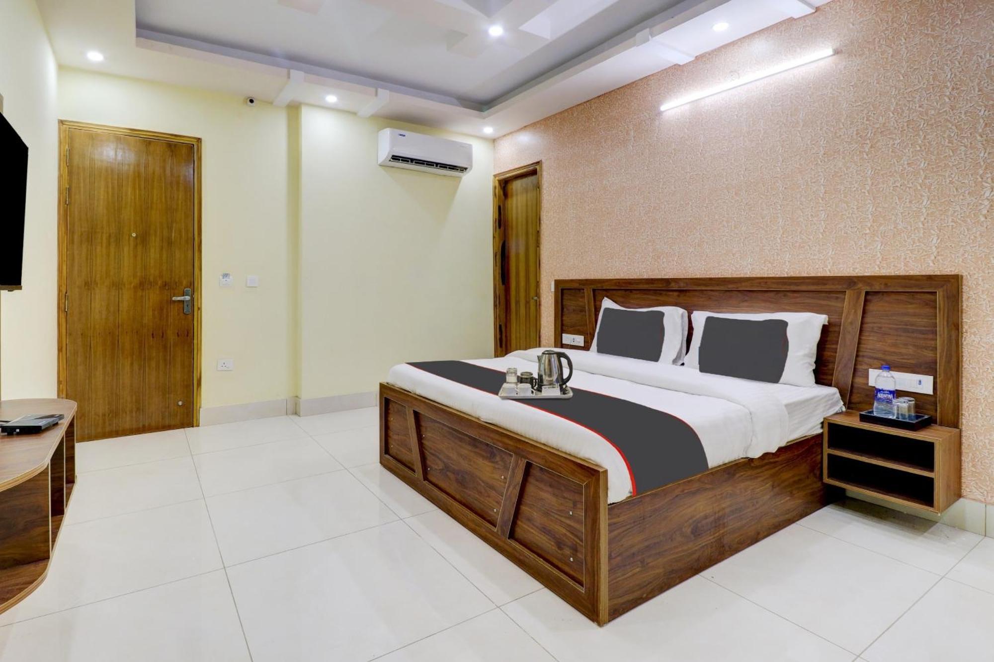 Super Capital O Crestwood Inn Dehradun Ngoại thất bức ảnh