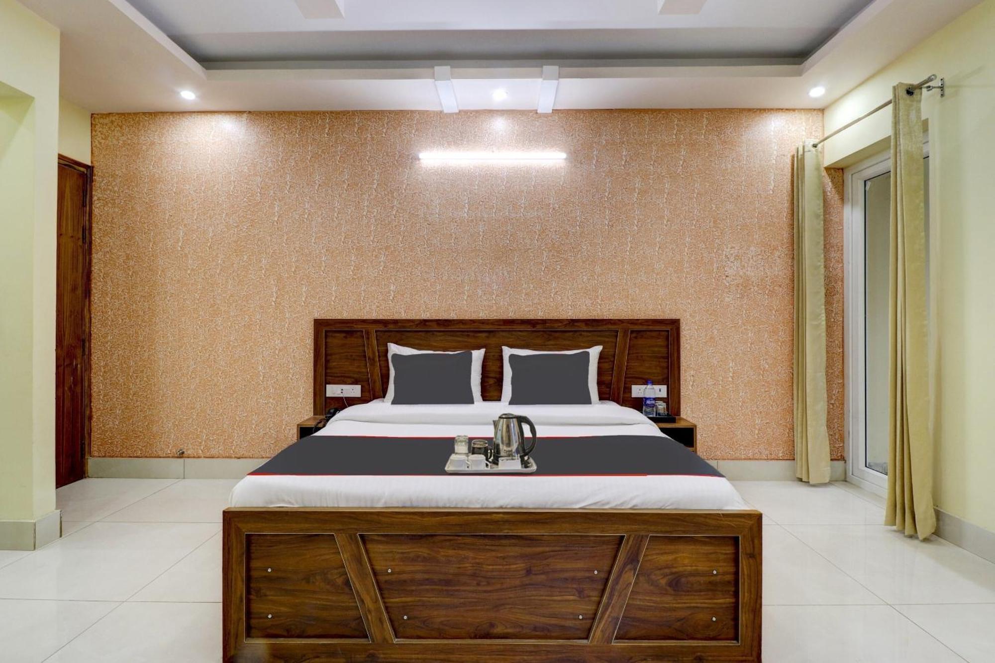 Super Capital O Crestwood Inn Dehradun Ngoại thất bức ảnh