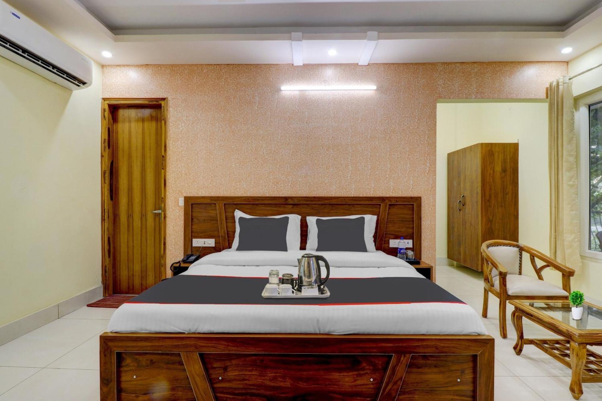 Super Capital O Crestwood Inn Dehradun Ngoại thất bức ảnh