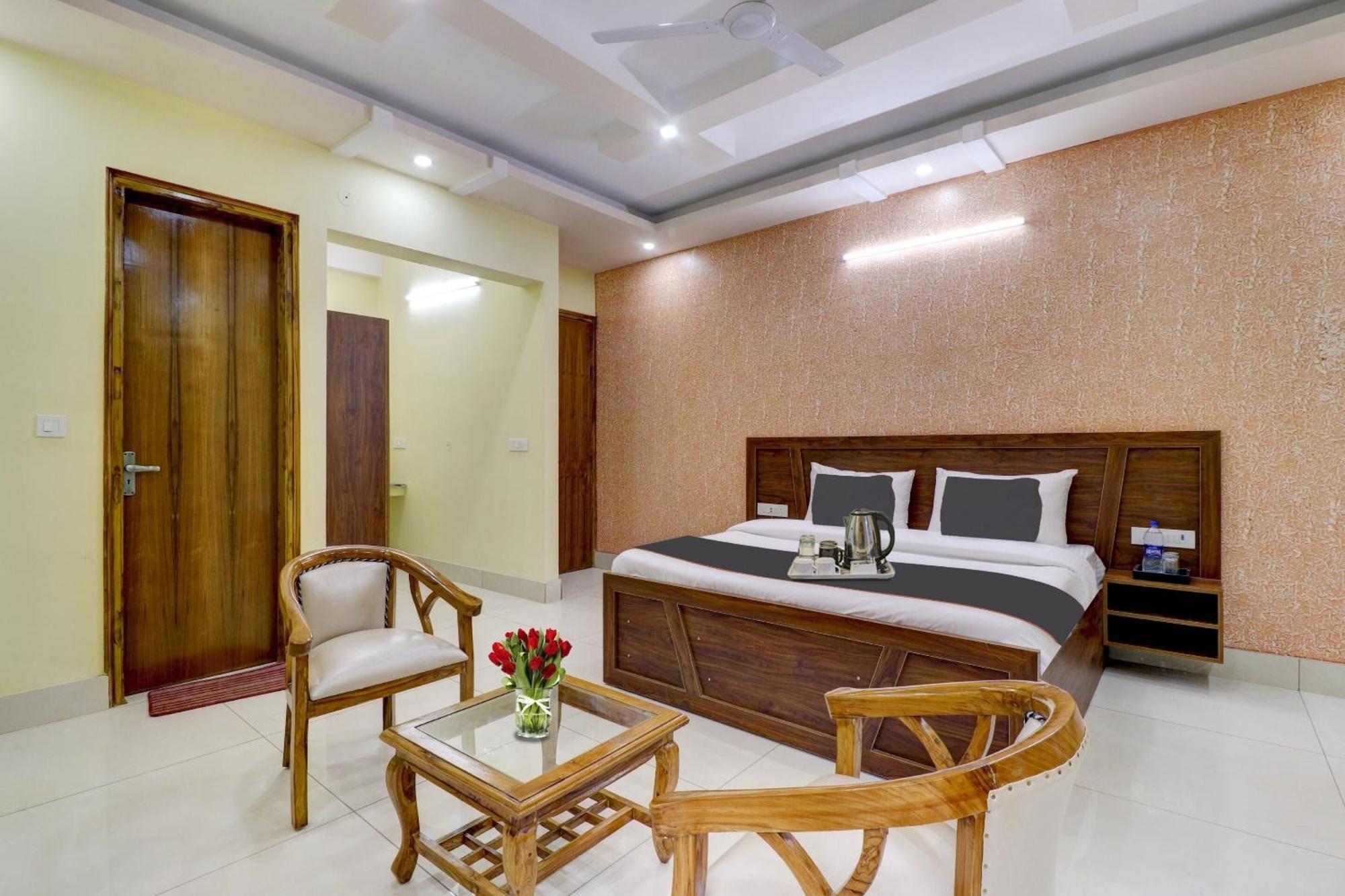 Super Capital O Crestwood Inn Dehradun Ngoại thất bức ảnh