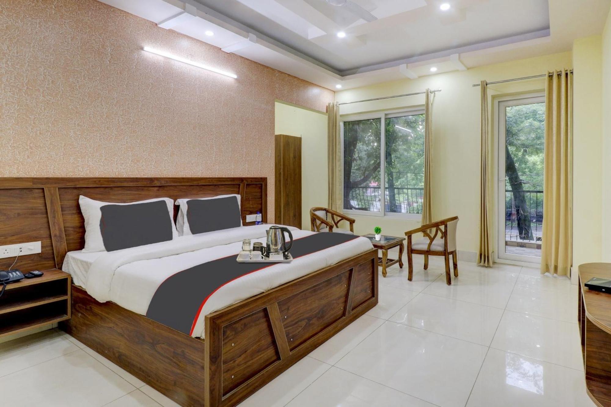 Super Capital O Crestwood Inn Dehradun Ngoại thất bức ảnh